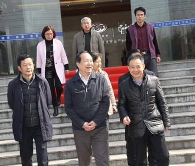 全國(guó)人大民族委員會(huì)副主任委員吳仕民蒞臨仙客來(lái)公司考察