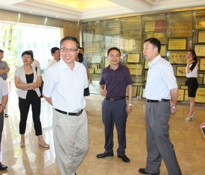 江西省委統(tǒng)戰(zhàn)部副部長、省民宗局局長張勇蒞臨仙客來公司調(diào)研