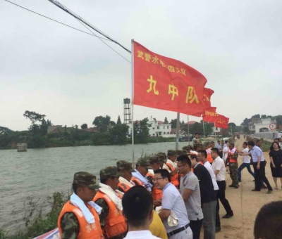 仙客來(lái)公司慰問(wèn)抗洪官兵