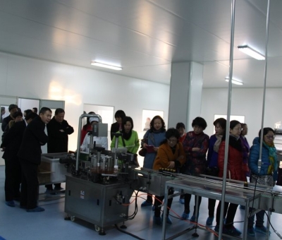 省農(nóng)業(yè)廳副廳長程關(guān)懷、工會主席鄧付生一行蒞臨仙客來公司考察