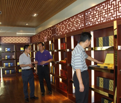 江西日報副巡視員陳賽文來仙客來公司指導企業(yè)文化建設