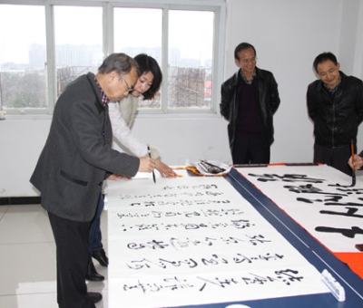 “毛體書(shū)法第一人”黃振聲先生深入仙客來(lái)采風(fēng)