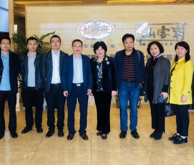 支持少數(shù)民族企業(yè)發(fā)展！延邊大學(xué)草仙藥業(yè)有限公司董事長李英姬蒞臨江西仙客來公司進(jìn)行合作交流