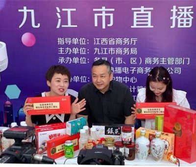 柴桑區(qū)政府副區(qū)長(zhǎng)王宏松為名優(yōu)特產(chǎn)品仙客來牌靈芝蛹蟲草茯苓酸棗仁顆粒代言