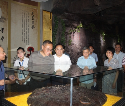 九江職業(yè)大學(xué)黨委書記，市教育局黨委書記、局長熊穎蒞臨仙客來公司走訪調(diào)研