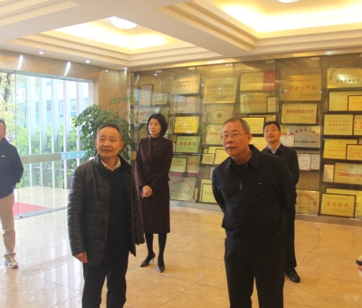 國(guó)家稅務(wù)總局九江市稅務(wù)局黨委副書記、副局長(zhǎng)孫暉等領(lǐng)導(dǎo)蒞臨仙客來(lái)公司調(diào)研