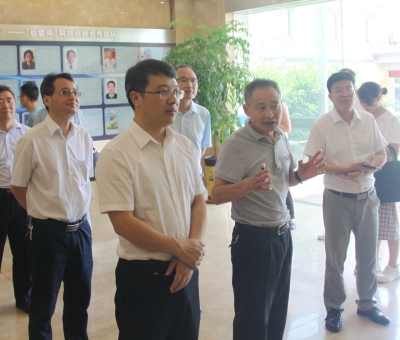 省委統(tǒng)戰(zhàn)部副部長(zhǎng)、省社會(huì)主義學(xué)院黨組書(shū)記易軍一行蒞臨仙客來(lái)公司考察調(diào)研